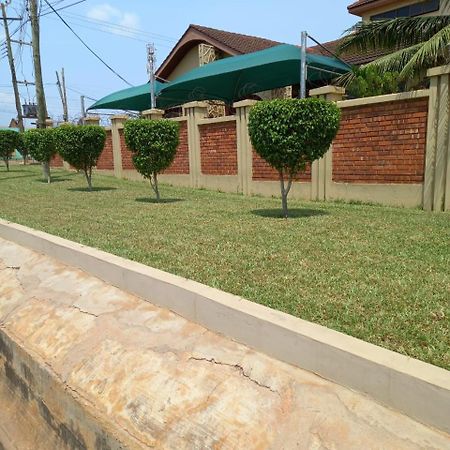 Benconi Lodge Accra Esterno foto