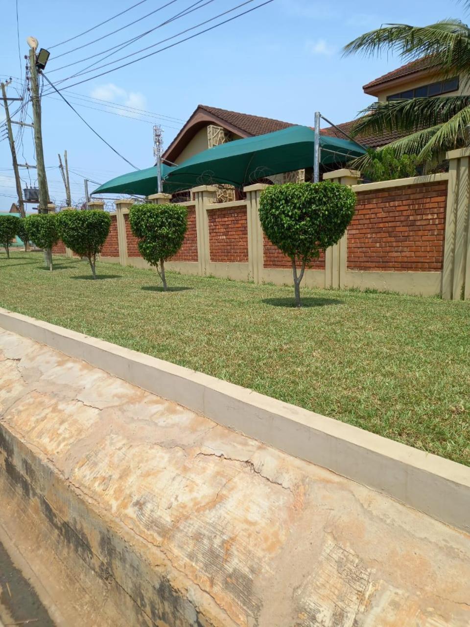 Benconi Lodge Accra Esterno foto