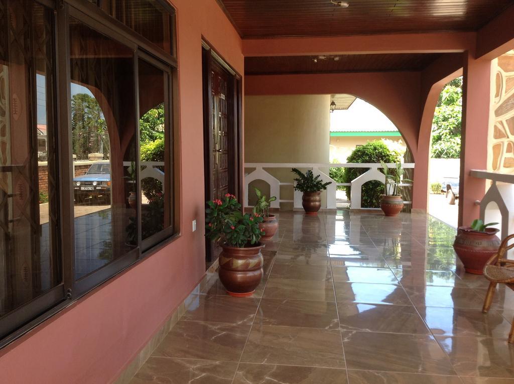 Benconi Lodge Accra Esterno foto