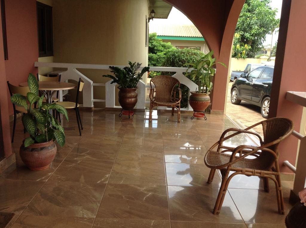 Benconi Lodge Accra Esterno foto
