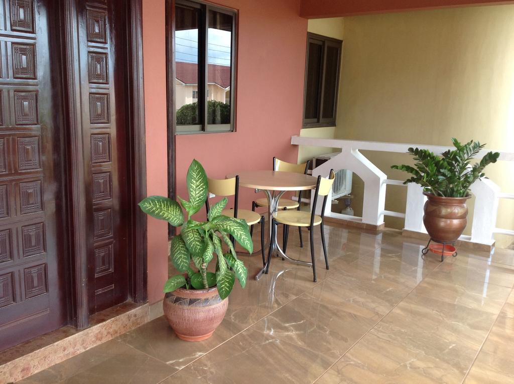 Benconi Lodge Accra Esterno foto